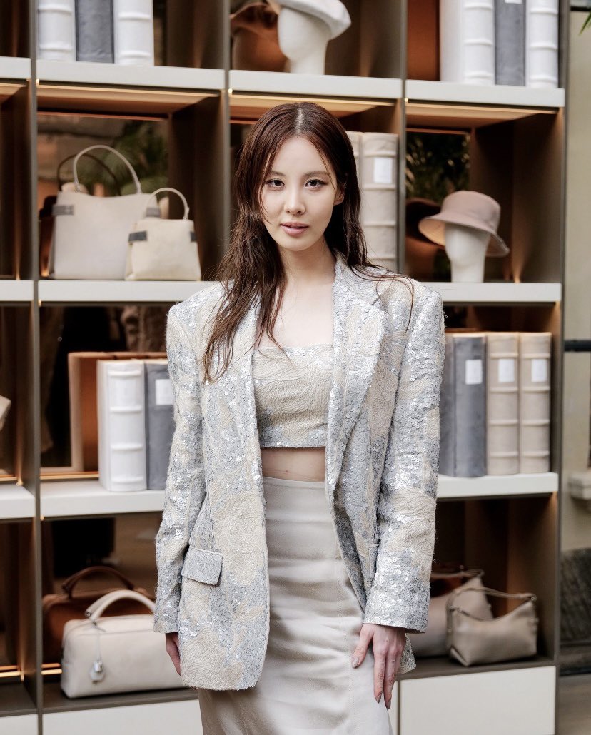 Sina1246525's tweet photo. Seohyun for Brunello Cucinelli FW24 Woman‘s Collection presentation at Milan Fashion Week

#SEOHYUNxBrunelloCucinelliFW24 #SEOHYUN #GirlsGeneration #SNSD https://t.co/CoAKZHqaOS