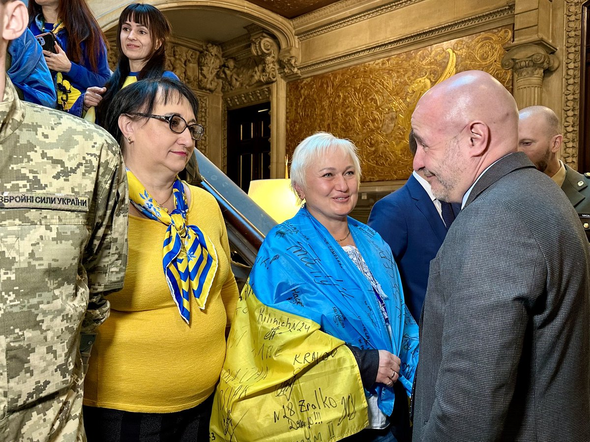 🇺🇦 Conmemoramos el segundo aniversario de la guerra en #Ucrania. 

Recordamos la resistencia y valentía del pueblo ucraniano ante la invasión injustificada. 

Hoy también reconocemos la implicación y el compromiso de todas las entidades, asociaciones y organismos públicos.