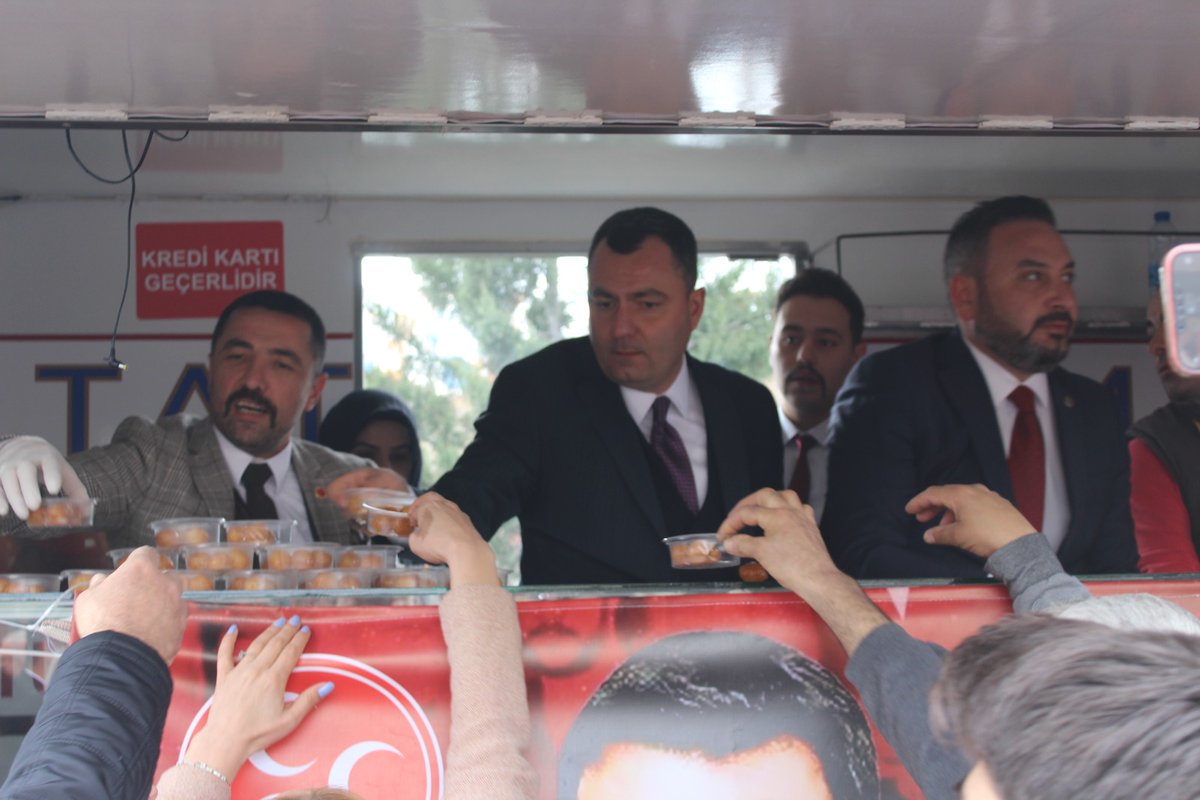 Ülkü Ocakları Ankara İl Başkanı Sn Ömer Şanlı ve yönetimi, Mhp Mamak İlçe Başkanı Sn Murat Canöz ve yönetimi, Mhp Mamak Belediyesi Meclis Üyesi Adayları ile birlikte Cuma Namazı çıkışı Saimekadın Merkez Camii'nde gerçekleştirilen lokma dağıtım programına katılım sağladım.