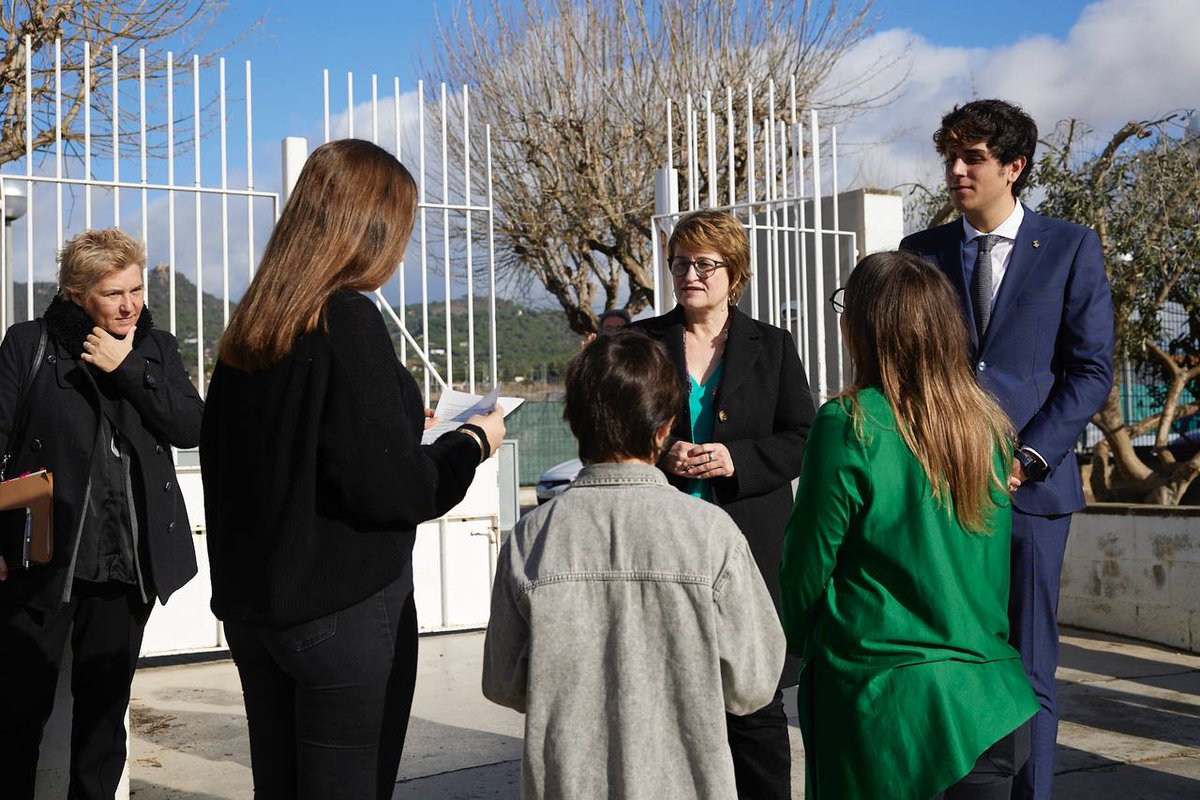 Educació (@educaciocat) on Twitter photo L'obra permetrà que el centre assoleixi un total de 4.500m² per acollir dues línies d'infantil, primària i ESO. La inversió ha estat de més de 3,3M€. 
Més informació: educacio.gencat.cat/ca/actualitat/… L'obra permetrà que el centre assoleixi un total de 4.500m² per acollir dues línies d'infantil, primària i ESO. La inversió ha estat de més de 3,3M€. 
Més informació: educacio.gencat.cat/ca/actualitat/…