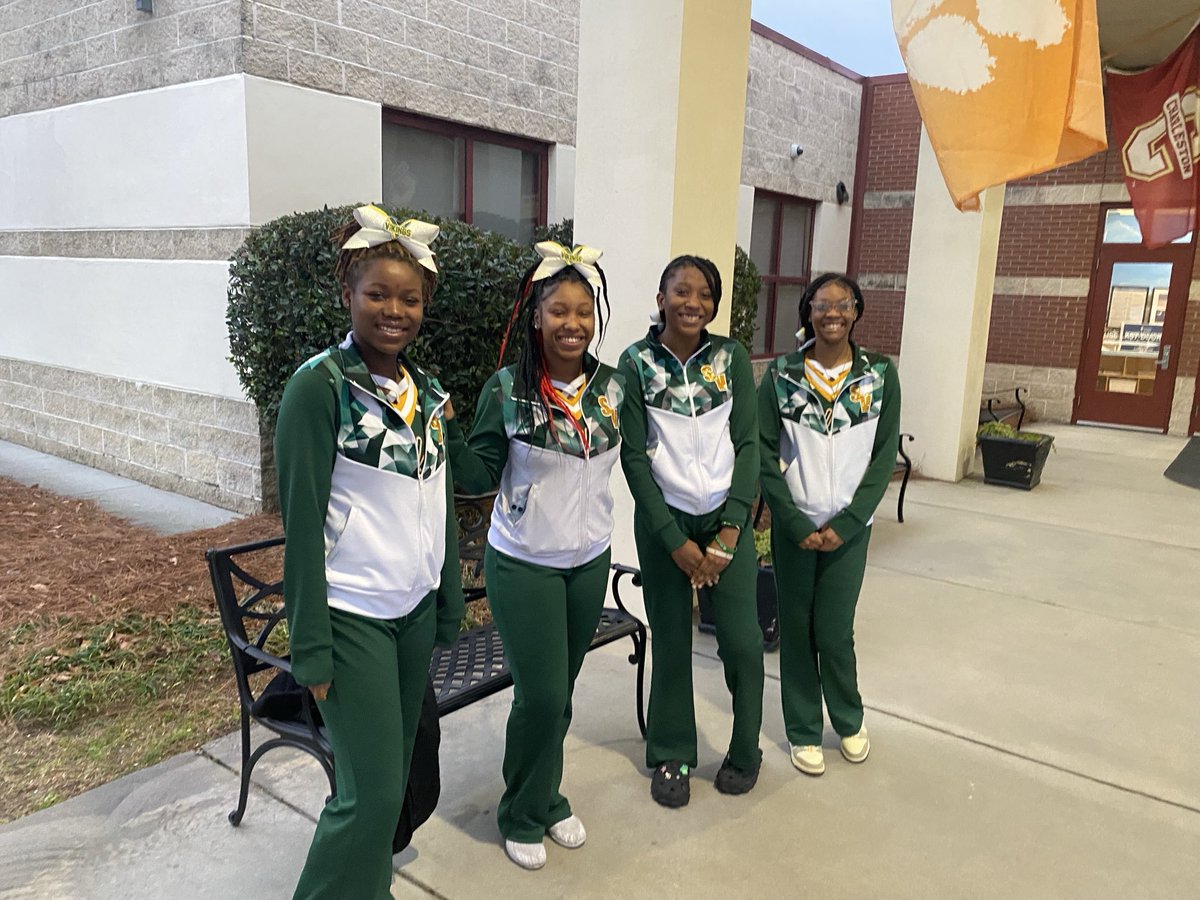 Spring Valley Cheerleaders came this morning to greet our PES scholars!!! ⁦<a href="/SV_Vikings/">Spring Valley</a>⁩