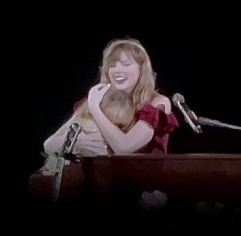 lujan1989_'s tweet image. AM                        I
ALLOWED
            TO
                             CRY? 😭 #TSTTPD