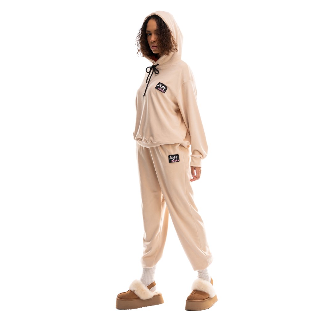 LazyBabes_com's tweet photo. 💕 Revel in the delectable comfort of our ultra-soft Vanilla Dream set!

Let the soft embrace of velour transport you to a world of pure bliss. 🥰

New collection is OUT! Link in bio 🔗

#lazybabes #womenstracksuit #velourset #loungewear #sportswear #vanilla https://t.co/o2wsgDGGLi