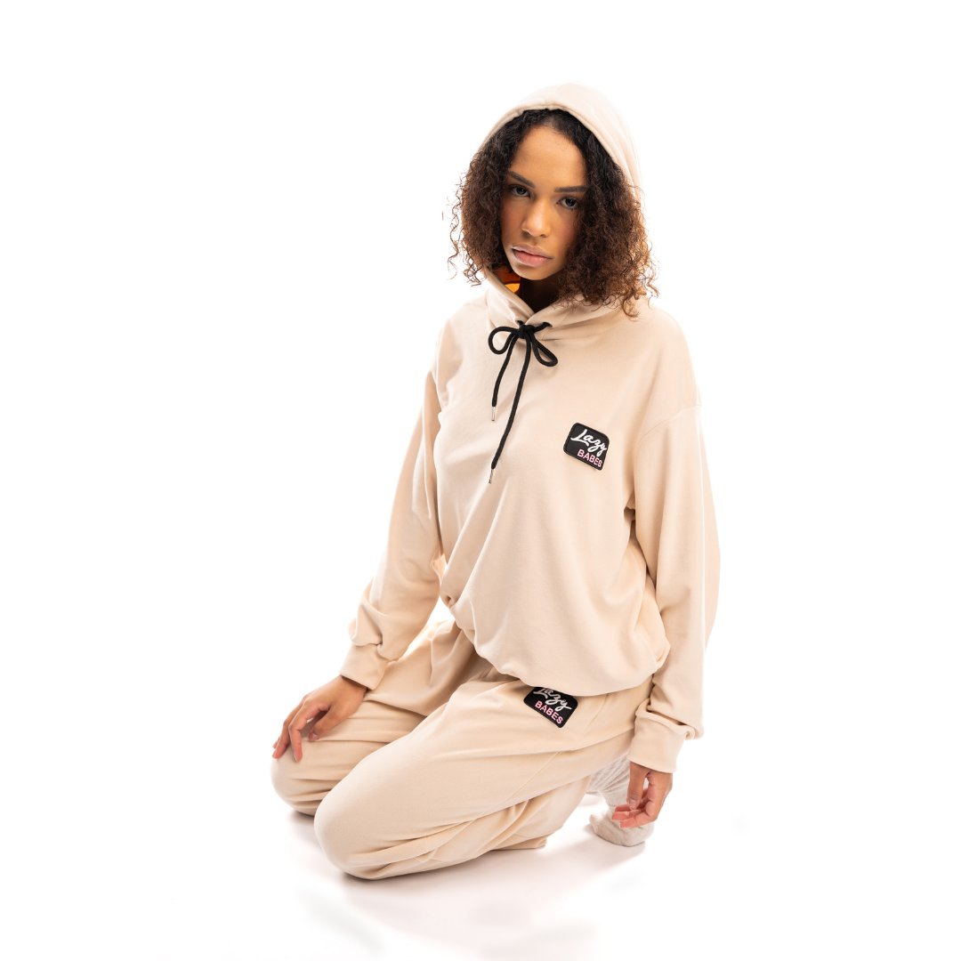 LazyBabes_com's tweet photo. 💕 Revel in the delectable comfort of our ultra-soft Vanilla Dream set!

Let the soft embrace of velour transport you to a world of pure bliss. 🥰

New collection is OUT! Link in bio 🔗

#lazybabes #womenstracksuit #velourset #loungewear #sportswear #vanilla https://t.co/o2wsgDGGLi