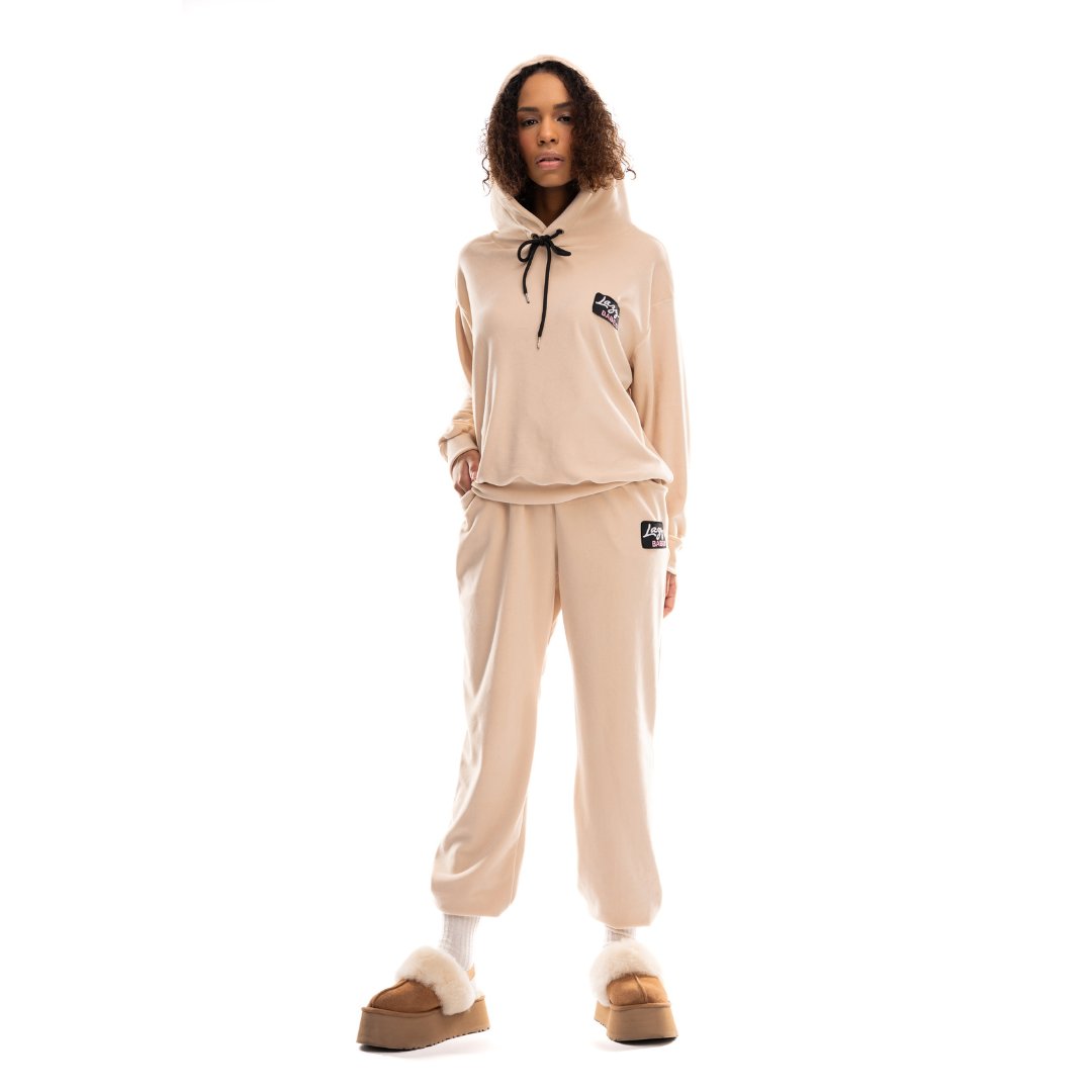 LazyBabes_com's tweet photo. 💕 Revel in the delectable comfort of our ultra-soft Vanilla Dream set!

Let the soft embrace of velour transport you to a world of pure bliss. 🥰

New collection is OUT! Link in bio 🔗

#lazybabes #womenstracksuit #velourset #loungewear #sportswear #vanilla https://t.co/o2wsgDGGLi