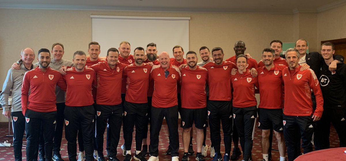 Jonathan Jones tweet media