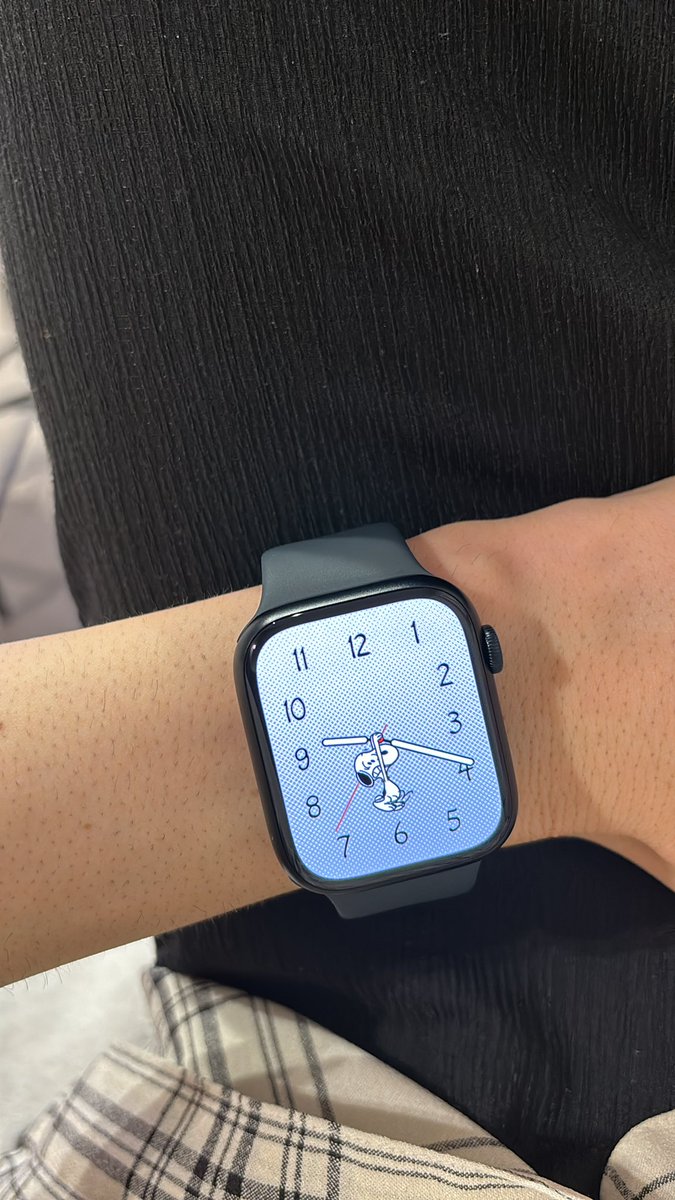 hr_615's tweet photo. Apple Watch来ました！
色々設定分からないこと多いけど慣れてきます
スヌーピーかわいい😍 https://t.co/UoJ5lJOhus