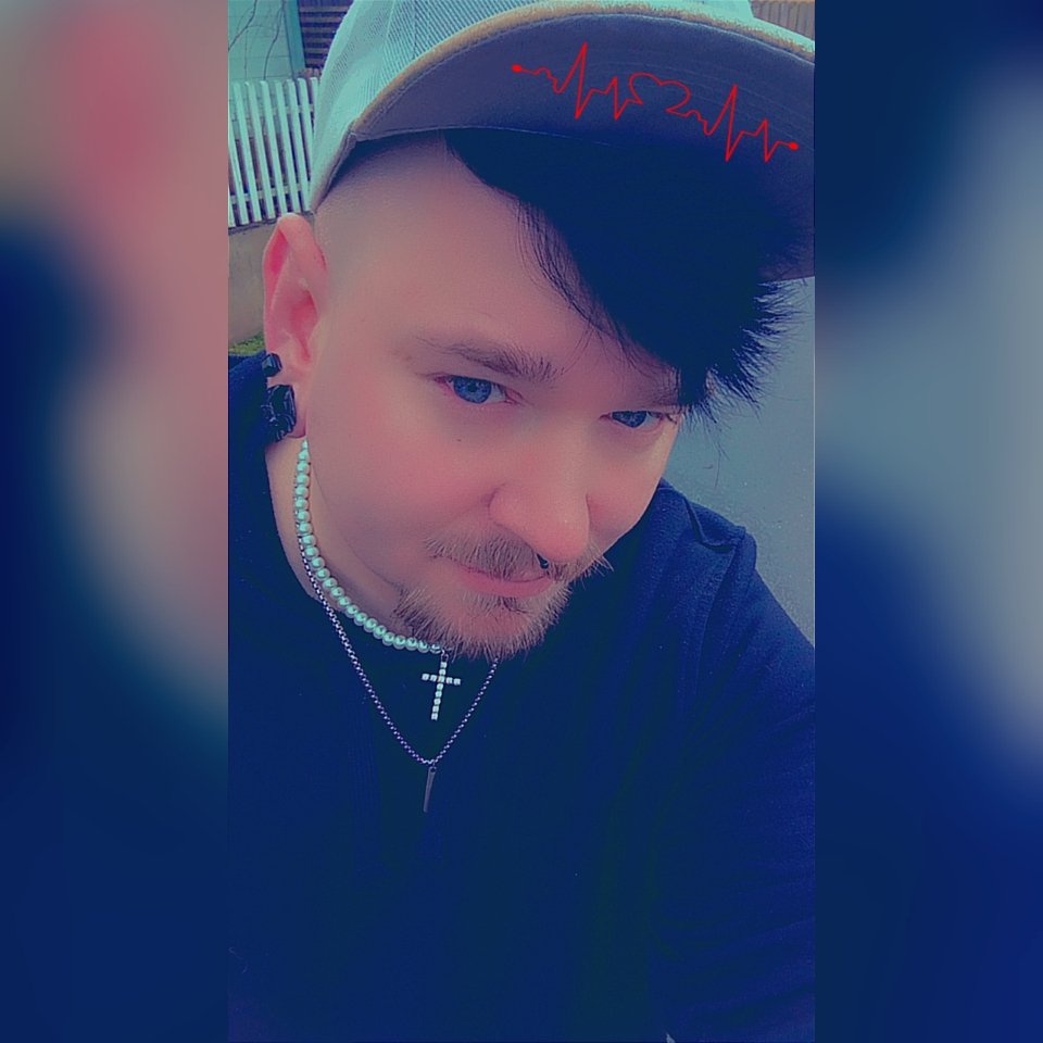 1Chr2s's tweet photo. Früher hattest du Schluckauf oder ein Pfeiffen im Ohr, wenn jemand der dich liebt an dich gedacht hat... Und heute bekommst du eine SMS! https://t.co/qcS1W2SsN0