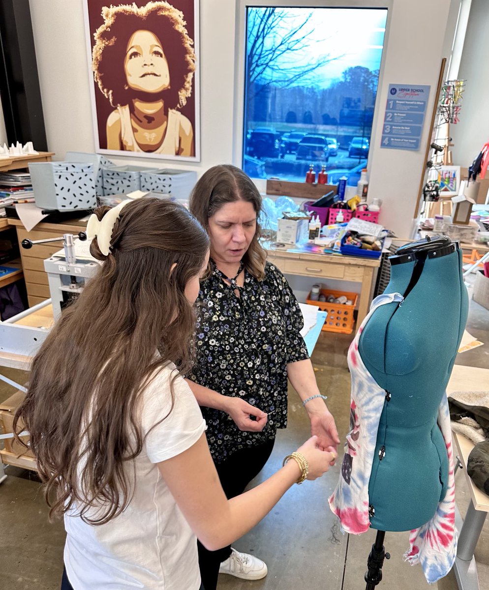 klundstromatmv's tweet photo. Hard at work in #MVUpper 🧵🪡Fashions and Fiber course - last push towards final assessment. The “show” is next week 💙#cantwait ⁦@TheMVSchool⁩ #learningbydoing https://t.co/ulUDph2RIo