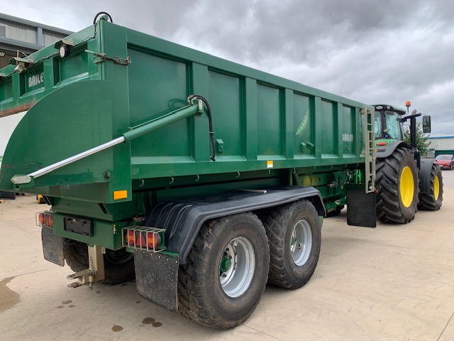 DoubledayGroup's tweet photo. Need a new pea trailer? We currently have this High Tip 14T Pea Trailer available now! ✨
✅ 2016
✅ 14 tonne
✅ Hydraulic and air brakes
✅ £21,500 +VAT
To view the full spec and price, click here 👉 https://t.co/QJEc3creK9
#baileytrailer #doubleday #usedtrailer https://t.co/d3kIywAZV8