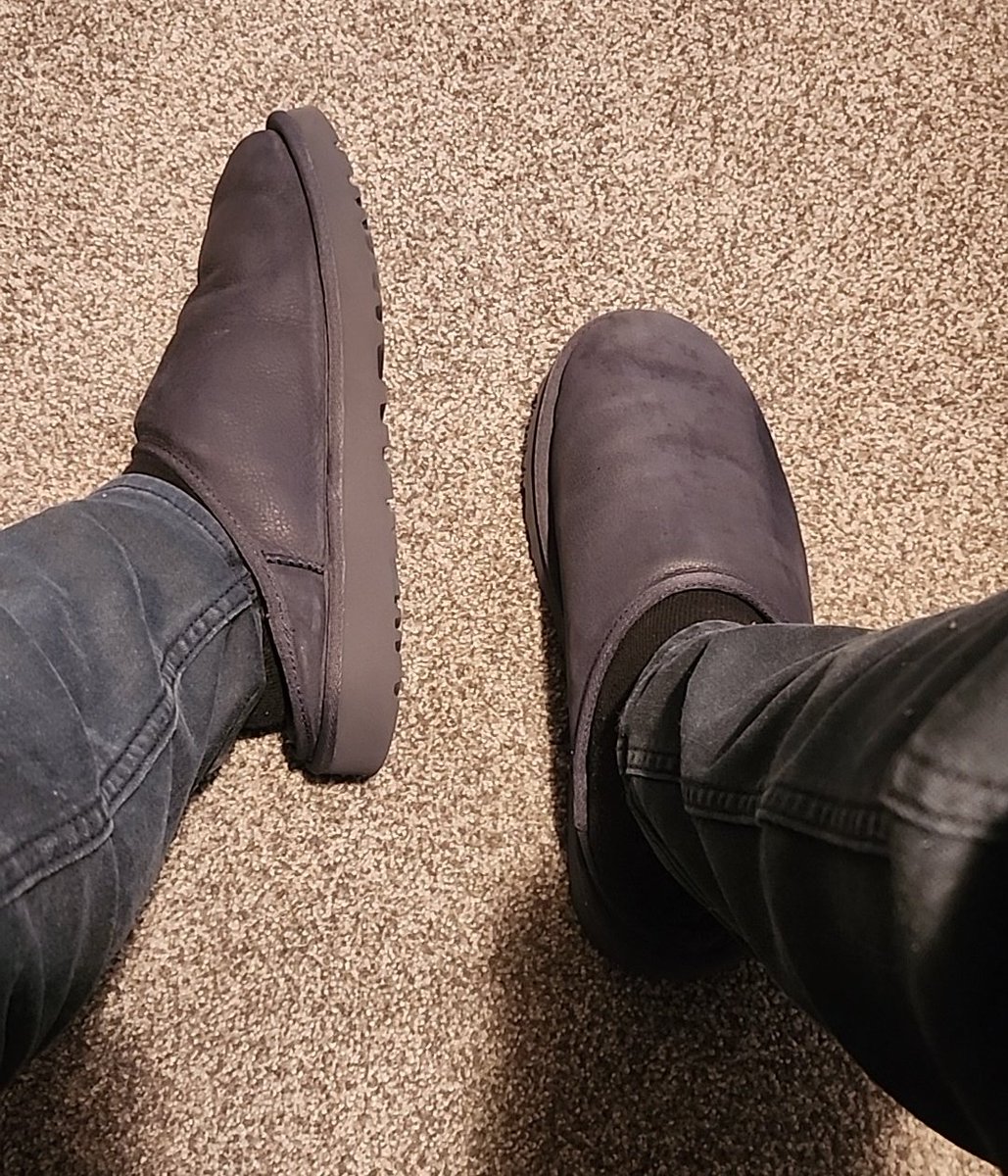 Mikey_P_13's tweet photo. Extremely late update on this, @pamamore got me slippers for Christmas and my toesies have not been frozesies since https://t.co/taKml1zCaG