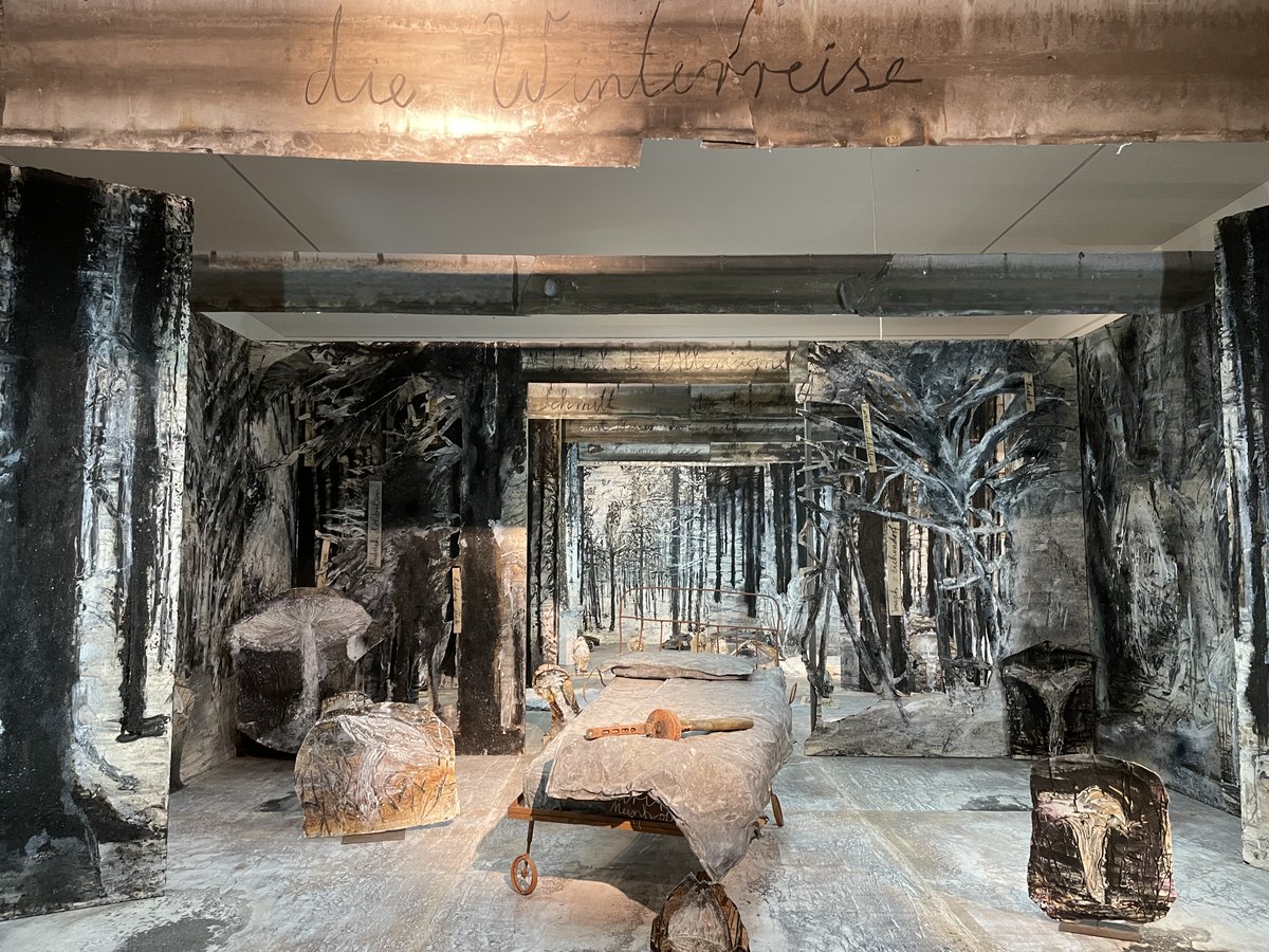 WZwikstra's tweet photo. Was afgelopen weekend nog enigszins op de valreep bij de Kiefertentoonstelling in Museum Voorlinden. #AnselmKiefer #Bilderstreit #DieWinterreise https://t.co/Mk5AaqqXxV