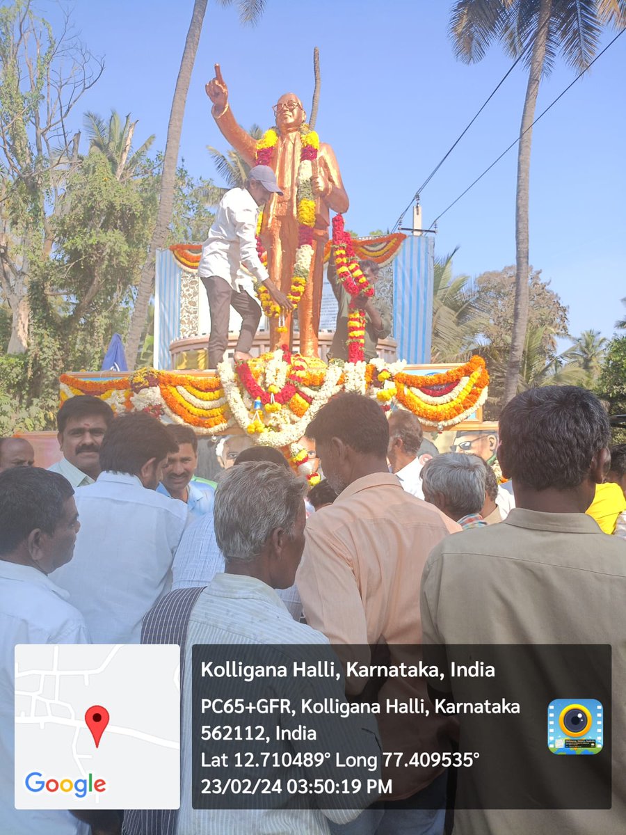 Swdrmgm49190's tweet photo. ದಿನಾಂಕ 23/02/2024 ರಂದು ರಾಮನಗರ ಜಿಲ್ಲೆ ಹಾರೋಹಳ್ಳಿ ತಾಲ್ಲೂಕು ಕೊಳ್ಳಿಗನಹಳ್ಳಿ ಗ್ರಾಮ ಪಂಚಾಯಿತಿಯಲ್ಲಿ ನಡೆದ ಸಂವಿಧಾನ ಜಾಗೃತಿ ಜಾಥಾ ಕಾರ್ಯಕ್ರಮಕ್ಕೆ ಪಂಚಾಯಿತಿ ಸಿಬ್ಬಂದಿಗಳು, ಶಾಲಾ ಮಕ್ಕಳು, ವಿವಿಧ ಸಂಘಟನೆಗಳ ಮುಖಂಡರು ಗ್ರಾಮಸ್ಥರು  ಪುಷ್ಪಾರ್ಚನೆ ಮಾಡುವ ಮೂಲಕ  ಪೂರ್ಣಕುಂಭದೊಂದಿಗೆ ಸ್ವಾಗತಿಸಿ ಬರಮಾಡಿಕೊಂಡರು https://t.co/7W6PZgSGz2