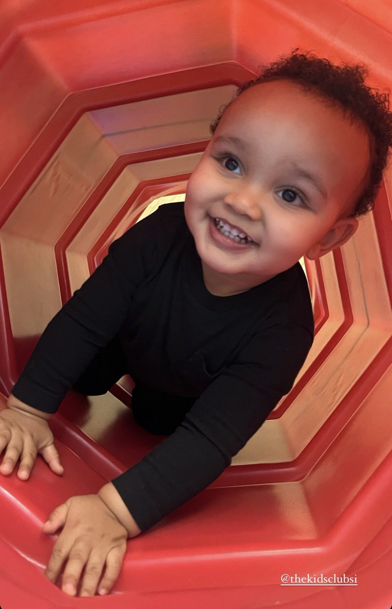 😃 It always feels great to accomplish goals…like crawling through the tunnel! 😀
#play #playful #smile #cooperation #imagination #encouragement #tunnel #crawling #grossmotorskills #statenislandny #bodyawareness #kids #children #love #playing #creativity #learningthroughplay