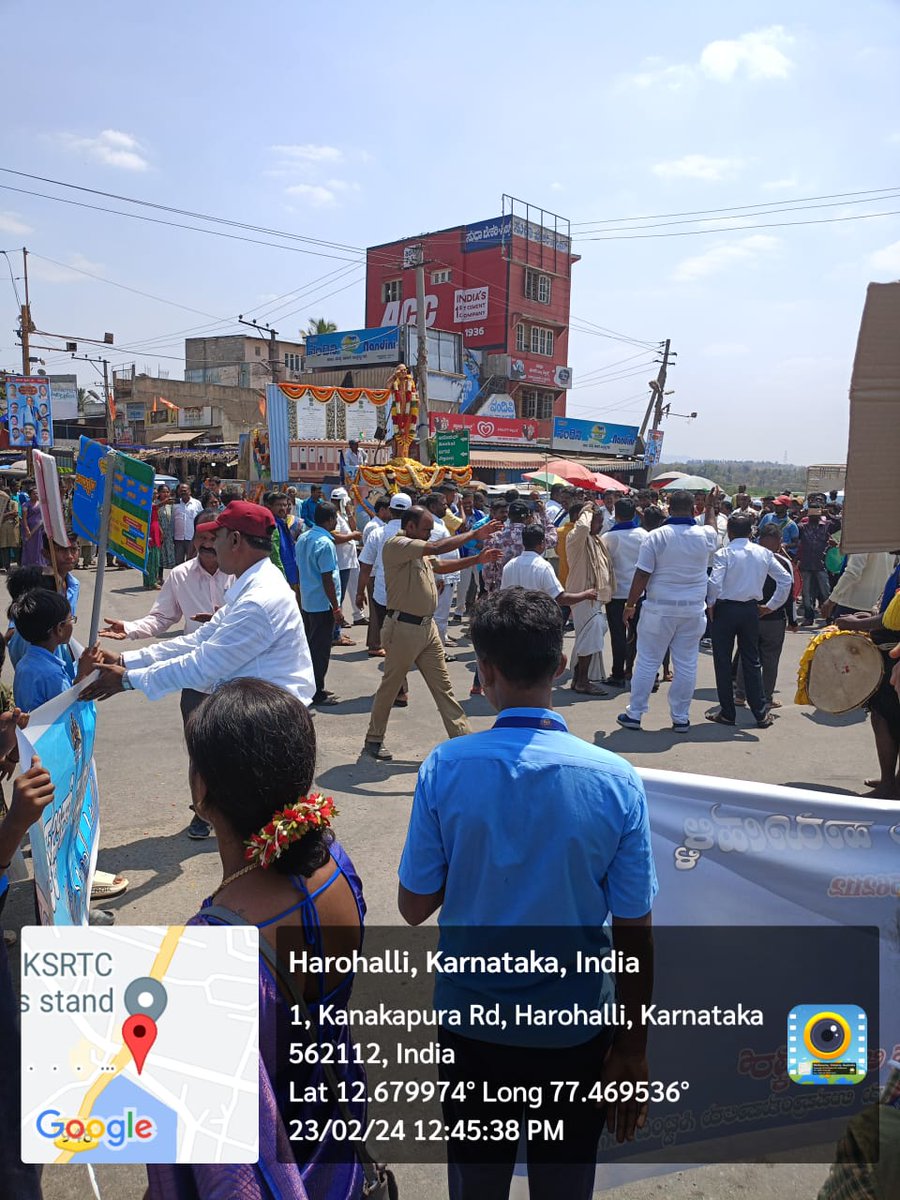 Swdrmgm49190's tweet photo. ದಿನಾಂಕ 23/02/2024 ರಂದು ರಾಮನಗರ ಜಿಲ್ಲೆ ಹಾರೋಹಳ್ಳಿ ಟೌನ್ ನಲ್ಲಿ ನಡೆದ ಸಂವಿಧಾನ ಜಾಗೃತಿ ಜಾಥಾ ಕಾರ್ಯಕ್ರಮಕ್ಕೆ ಶಾಲಾ ಮಕ್ಕಳು, ವಿವಿಧ ಸಂಘಟನೆಗಳ ಮುಖಂಡರು ಹಾಗೂ  ಸಾರ್ವಜನಿಕರಿಂದ ಅದ್ದೂರಿಯಾಗಿ ಸ್ವಾಗತಿಸಿ ಬರಮಾಡಿಕೊಂಡರು https://t.co/1V6bExXfhf