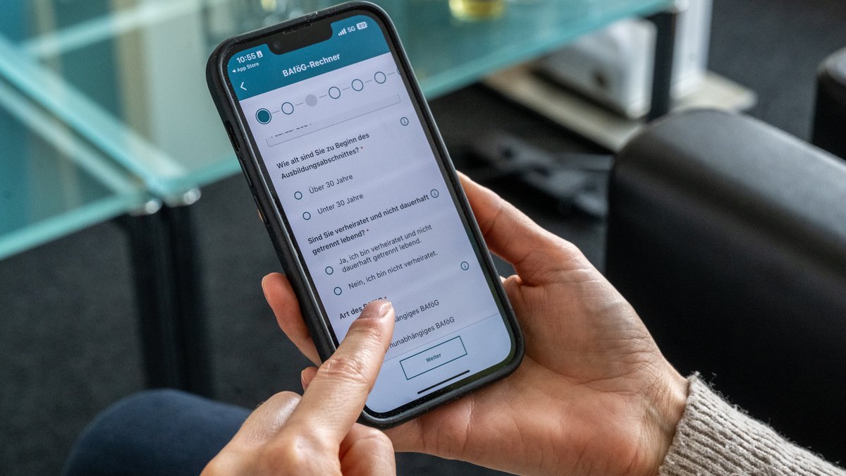 Rechne deinen #BAföG-Anspruch aus: Schülerinnen, Schülern und Studierenden steht ab heute der neue #BAföGRechner auf BAföG Digital zur Verfügung. Ohne Registrierung kann in wenigen Minuten ein möglicher BAföG-Anspruch ermittelt werden. 👉 
bafoeg-digital.de/resources/bafo…