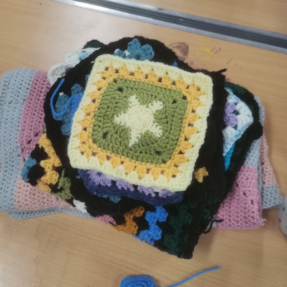 On Wednesday we also had Syretta's Knit and Knatter at Nowell Mount, where people were sharing their best tips and tricks 🧶 Have a look at all of the different granny squares everyone's been making! #leedscreative #leedscraft #leeds #leedslife #leedscommunity #leedscharity