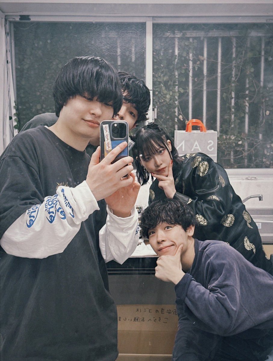 asakasakana115's tweet photo. こんな最高���バンドいないよ

まじでこの4人でよかった
初日ありがとうございました https://t.co/1ESnCbSAyV