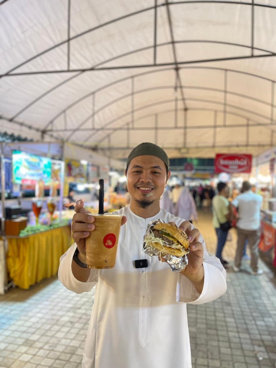 HalalHaroi's tweet photo. พาตะลุยกินในงาน Bangkok Halal 2024🥤
เป็นงานฮาลาลใหญ่แห่งปีที่สุดปัง ทั้งคาว หวาน น้ำชง น้ำชา กาแฟ เบเกอรี่ อยู่ที่นี่ครบกว่า 100 ร้านค้า เสื้อผ้า ฮิญาบ โสร่ง เตรียมใส่ในเดือนบวชก็มีงานนี้จัด4วัน4คืนไปเลยคร้าบ
⏰ 23-26 ก.พ. 2567 11.00-23.00 น.
🚗 กกท
#halalharoi #bangkokhalal2024 https://t.co/aOkzxD125J