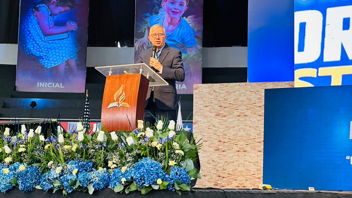 AdventistasUPS's tweet photo. El Pr. @PrCharlesBritis líder en #adventistasups en el mensaje de hoy en el Congreso Nacional de Educadores Adventistas en @UPeUOficial 
Comparte esperanza #educacionadventista #masqueenseñanza https://t.co/rP9N4QIv2O