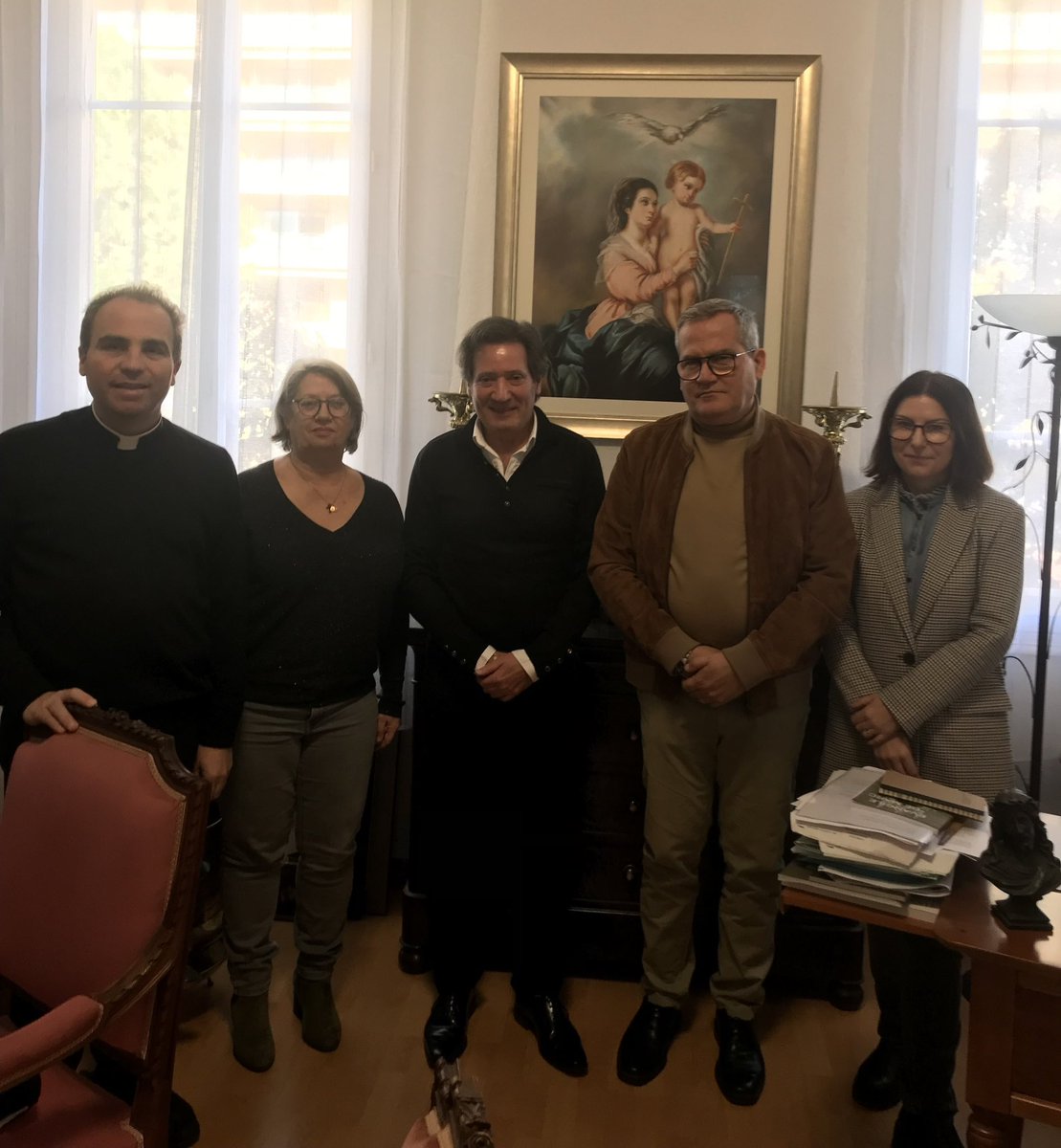 Rencontre conviviale entre la direction du <a href="/CHCastelluccio/">Centre Hospitalier de Castelluccio</a> le père Constant et l'équipe de l'évêché @dioceseajaccio qui a permis l’actualisation de notre partenariat : convention. 
Nous avons profité de cet échange pour inviter le Cardinal Bustillo.