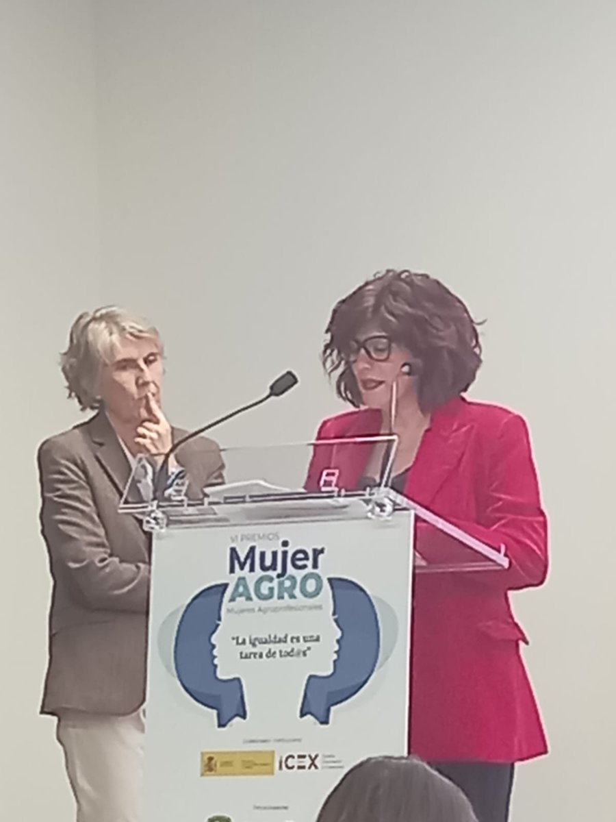 Hoy nuestra compañera  <a href="/pepisoler/">Pepi Soler</a> ha recibido el premio #mujer AGRO en la modalidad Food Tech. Enhorabuena Pepi, estamos muy orgullosas! <a href="/uclm_es/">Universidad de Castilla-La Mancha</a> <a href="/EtsiamAb/">ETSIAMB ALBACETE</a> <a href="/twitamit_es/">AMIT</a> <a href="/MujeresCiencia1/">MujeresCientíficas</a>