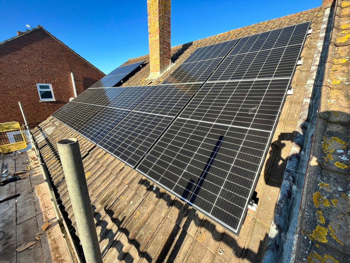 Completion of 44 4.2kW Solar PV Installations for a housing association in Daventry. Residents now enjoying clean renewable energy and savings on bills! tinyurl.com/2czlmxu9 #Daventry #Northamptonshire #SolarInstallation #SolarPower #SolarPV #SustainableHousing
