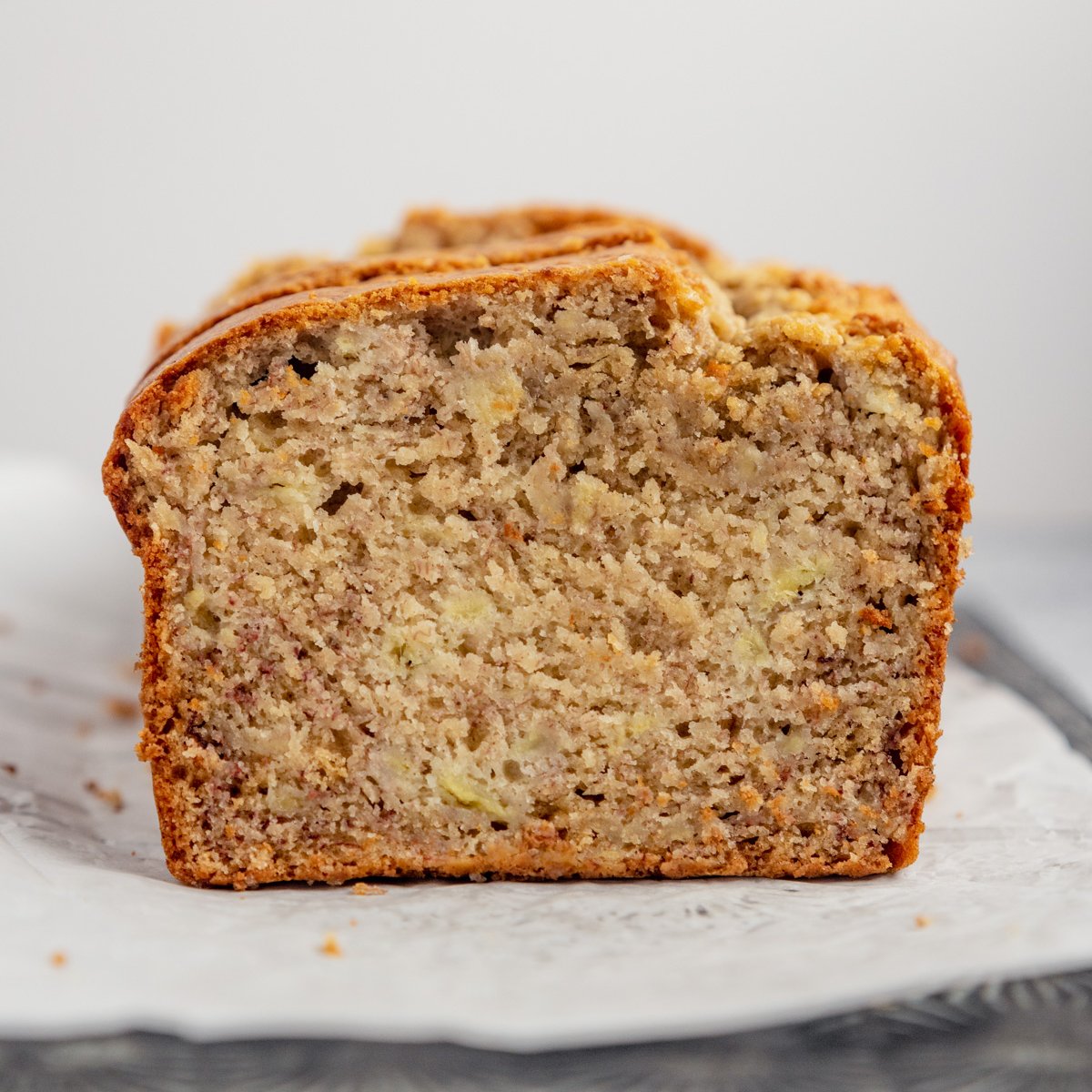 MarshasBakeBlog's tweet image. The BEST Banana Bread – Incredibly moist and dense banana bread that is infused with vanilla, and packed full of banana flavour. Made with 4 ripe bananas for an extra moist loaf!

Recipe: marshasbakingaddiction.com/my-favourite-b…