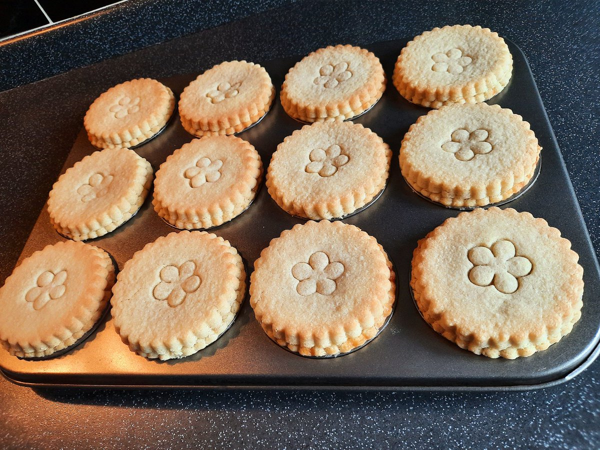 Cooled and ready for a little dusting of icing sugar  #mincepies 😋