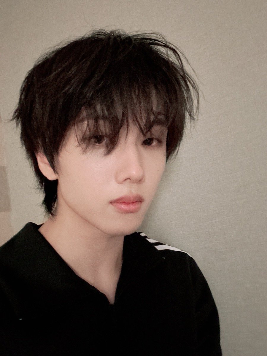 ᅠ

Selamat malam, semuanya. Hari ini cukup melelahkan bagi saya untuk tetap beraktivitas seperti biasanya di studio, meskipun pada nyatanya saya sedang tidak enak badan. Bagaimana kabar kalian? 

ᅠ