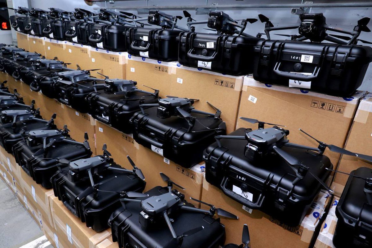 DneprOperativ's tweet image. 💪🏻«Внесок всіх дніпрян у перемогу»: місто передало військовим чергову партію #допомоги 

Міський голова Борис #Філатов повідомив, що Дніпро направив Захисникам чергове оснащення.
Ще 75 дронів, 8 вантажівок та низку іншого обладнання. 

#RussiaisATerroistState #war