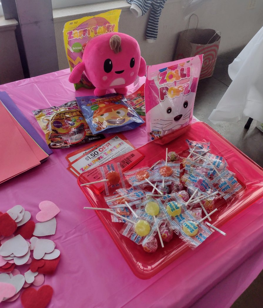 Thank you to @zollicandy  @Eathues 
@huepets @Tryazon for the opportunity to host a Valentine's Party featuring their products. The Zolli lollipops were a huge hit with the kiddos!

#zollicandy #zollipops #alinastarrmorse #huepets 
#huetrition #hueparty #tryazon