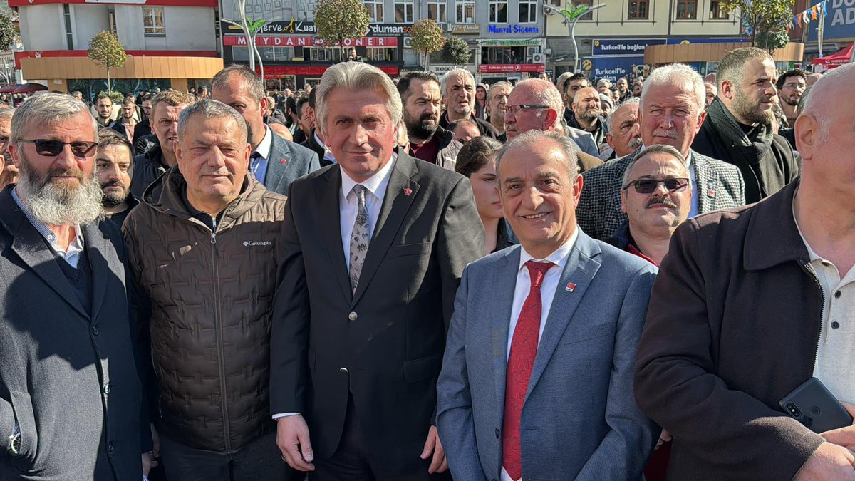 officialsnyke's tweet photo. ÇAYKUR Mevsimlik işçileri kadro taleplerini gündeme getirmek için Rize meydanını doldurdu

 #caykuriscilerineKADRO https://t.co/DegxSstznn