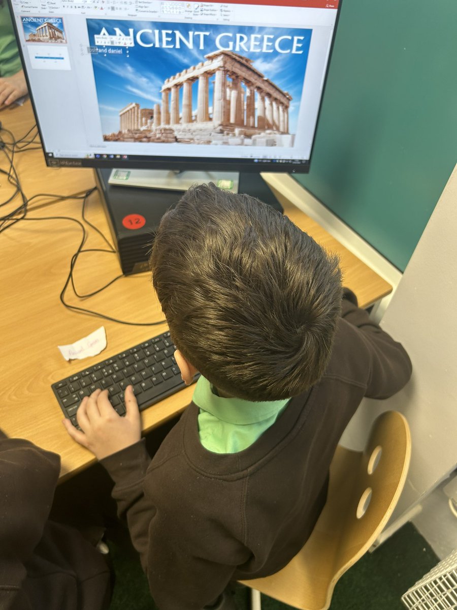 waldron_miss's tweet photo. 🏛️👑 European History🇪🇺🏰

We had a great time in the ‘Digi Den’ combining our knowledge of primary and secondary sources, Europe and computing skills to create some wonderful timelines from a range of time periods🌍🗺️

#studentteacher #digitaltechnology https://t.co/kzGDanJCXE