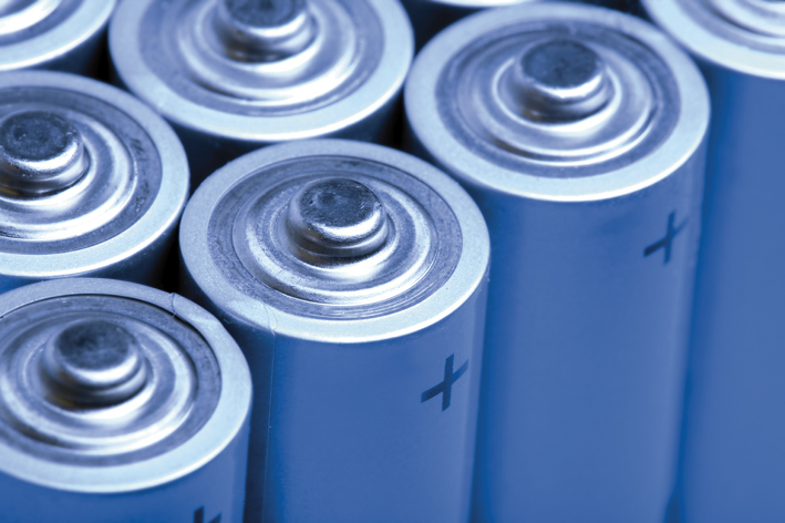 Delft researchers are developing #batteries that can charge faster, offer more stable storage and are made of #sustainable materials that are widely available 👉edu.nl/ucvpg @NatureEnergyJnl @naturesustainab #research #innovation #technology