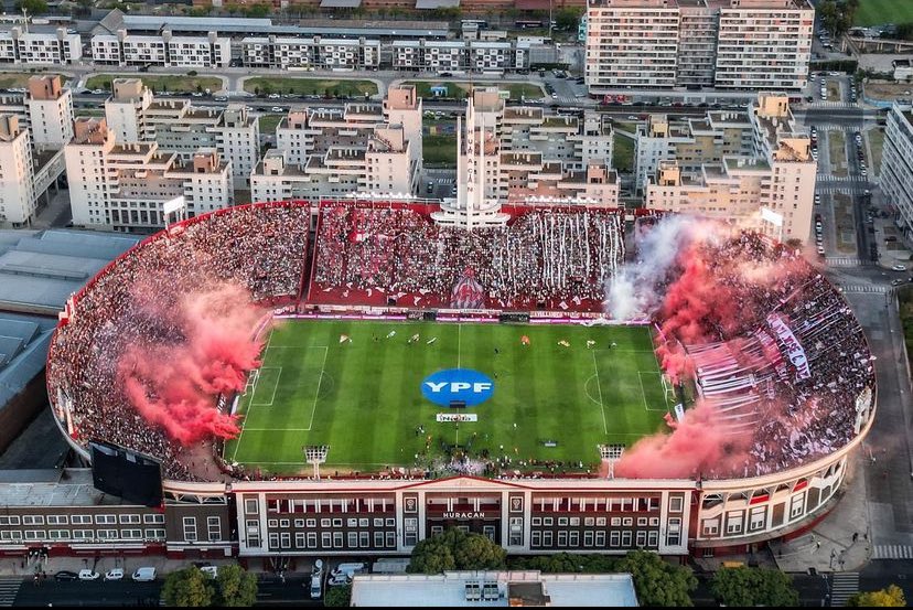 #Huracán Muy buen ritmo en la venta de entradas online. A las 12, en la Sede, arranca de manera física: hoy hasta las 20, mañana de 10 a 16:30. Plateas agotadas. Tribuna Bonavena reservada exclusivamente para socios. Quedan tickets para la Stábile. Pinta para superar lo del 2023.