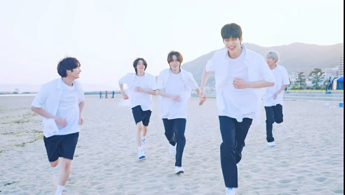 RYTHMGYU's tweet image. "txt is my youth"