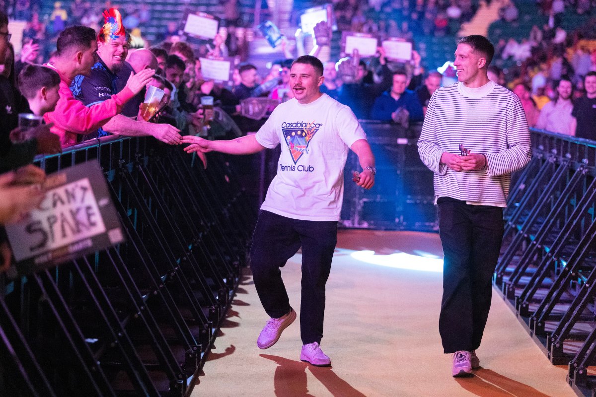 NCL_RedBulls's tweet image. A pleasure to play a small part in a fantastic @OfficialPDC 🎯 event last night.

The lads battled it out in a special nine-dart challenge prior to the main #PLDarts event.

@louisbrown98 got the 𝗪 in the end and Barts... well he tried 🫣.

📸 Official PDC

#TrueNorth