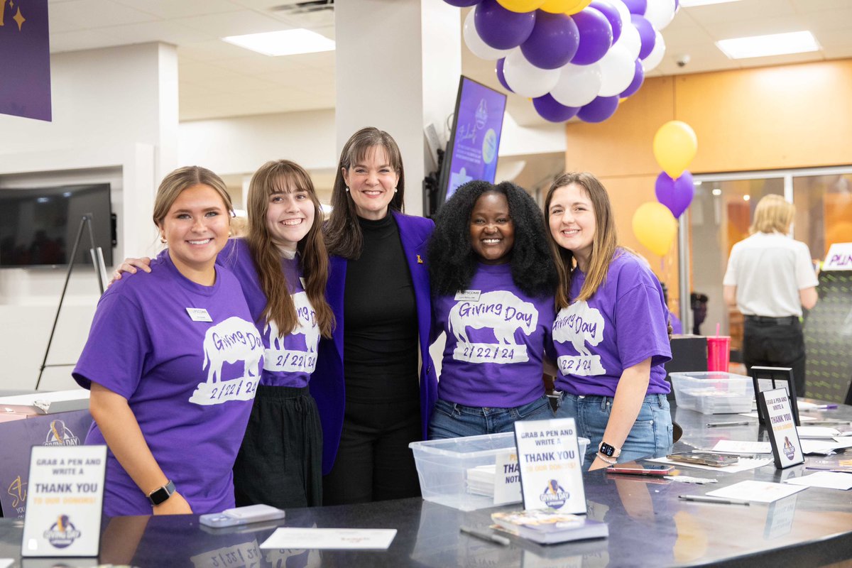 McQueenCandice's tweet photo. Incredible #LipscombGivingDay yesterday! Over 4,200 friends and fans of @Lipscomb made gifts totaling $2,756,024 — in 24 hours — to impact the lives of countless students. THANK YOU to our enthusiastic fans &amp; friends who gave! God has richly blessed us. #OneGoalOneDayOneHerd https://t.co/v9DbCCpxJO