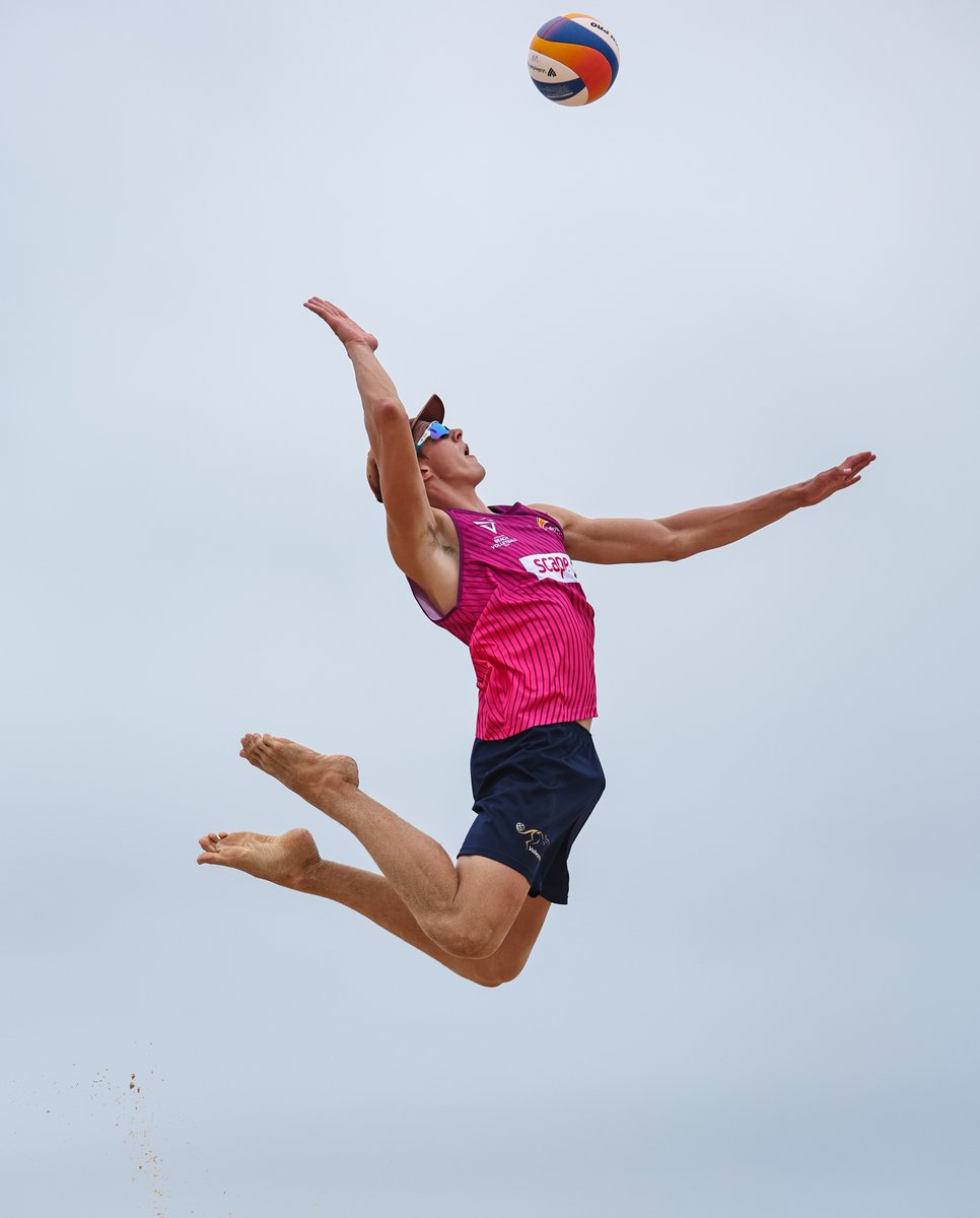 ausvolley's tweet image. The opening day of #Volleymook did not disappoint! 🤩

Competition on day 2️⃣ of the Australian Beach Volleyball Tour will begin from 7am on Mollymook Beach, will we see you there? 🔥

📸 @rogue_gun

#ABVT