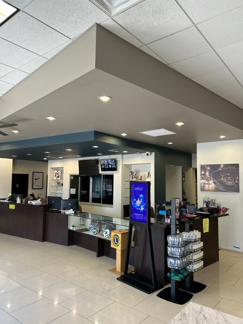 visionexpodr's tweet image. We&apos;re one of DFW&apos;s best-loved optometrist/eye health centers, because our staff takes the time to explain every detail, discuss your options, and listen to your unique eye care needs. 👁️😊

#Optometrist #OnSiteLab VisionExpoDoctors.com