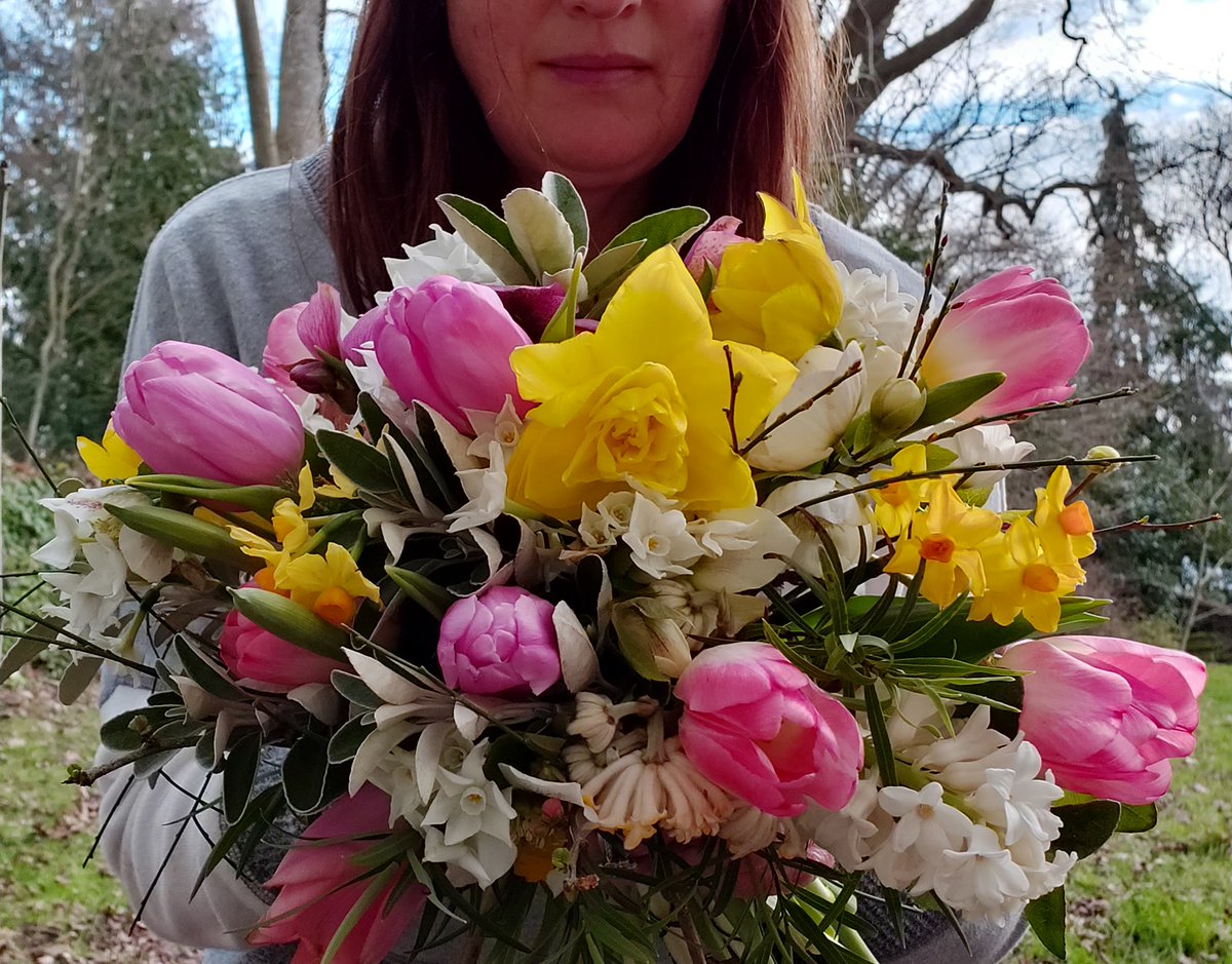 Me &amp; Mum Bouquet Workshop
Sunday 10th March 2.30pm
Shelsley Beauchamp, Worcestershire
#MothersDay 
#mothersdaygift 
#WorcestershireHour 
Check out camomilecornflowers.co.uk/workshops