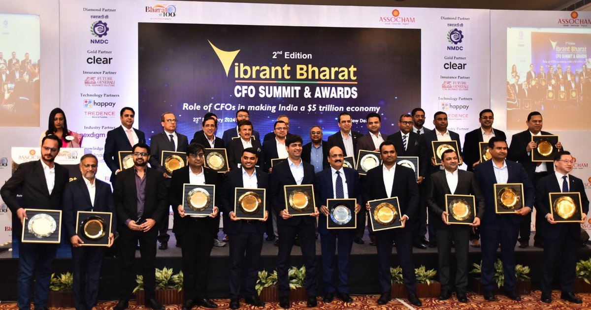 ASSOCHAM4India's tweet photo. During the 2nd #VibrantBharat #CFOSummitAndAwards, an accolade ceremony took center stage. 🏆 The ceremony honoured outstanding #ChiefFinancialOfficers (CFOs), acknowledging their remarkable contributions and innovative practices in navigating today’s complex financial landscape. 🌟