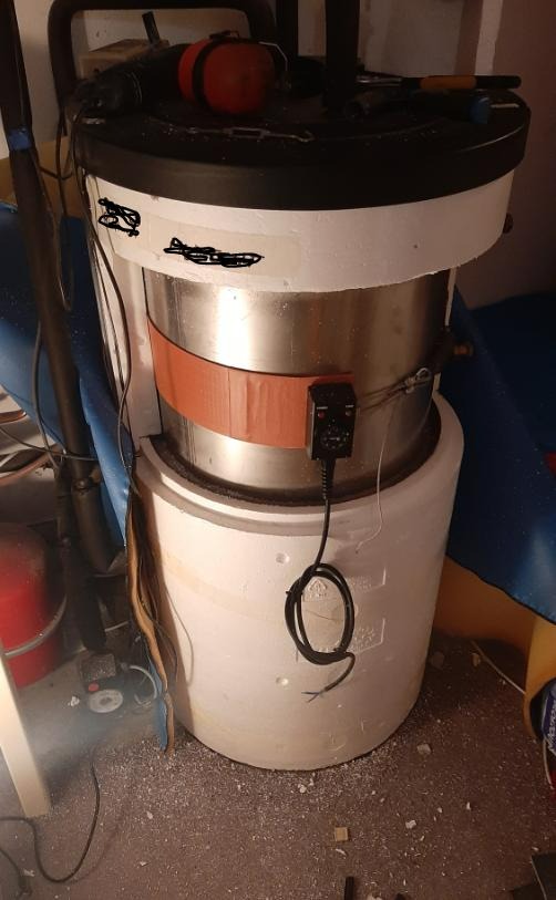 ihpheating's tweet image. Our solar boiler project is a success! Even without sunlight, our system efficiently heats thanks to smart programming. We consume less than 4 kW per day! Best of all? This isn't just any energy-saving project, it's a gas-saving project!  - Regards, Thomas 🌍🔥