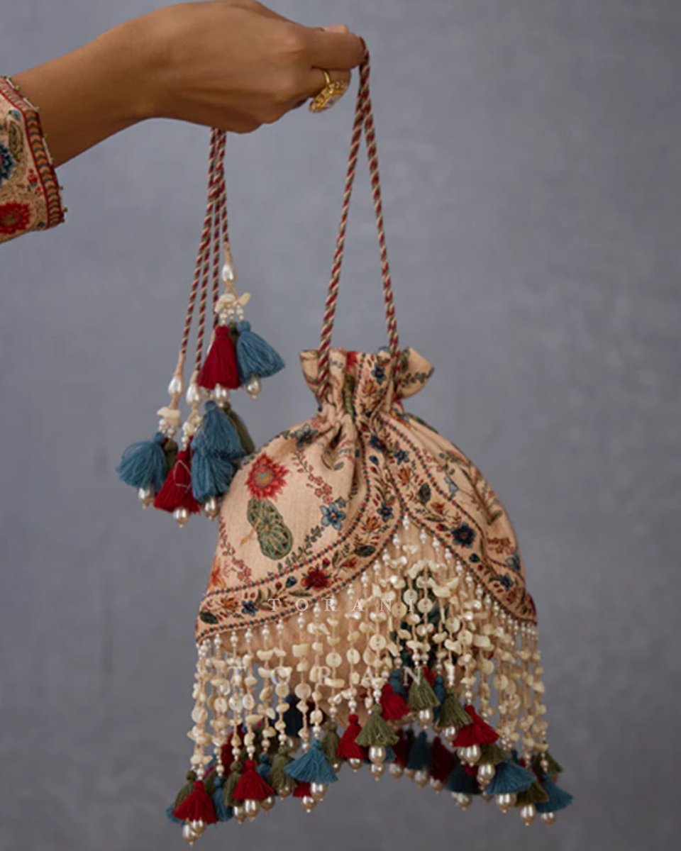 For the young #fashionicon
Welcome, let’s explore together?
Discover this and more on torani.in
#fashionframe #FashionWeek #FashionDreamer #fashionframe #toraniindia #torani #styleinspo #designer #TheToraniTrunk