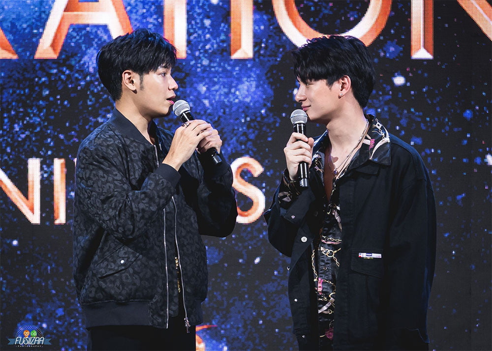 Darja9991's tweet photo. @TheMallThailand KristSingto!!!
This is the couple that deserves the most colorful return to the stage!
#KristSingto
#LegendaryCouple https://t.co/nG2GGhzDf8