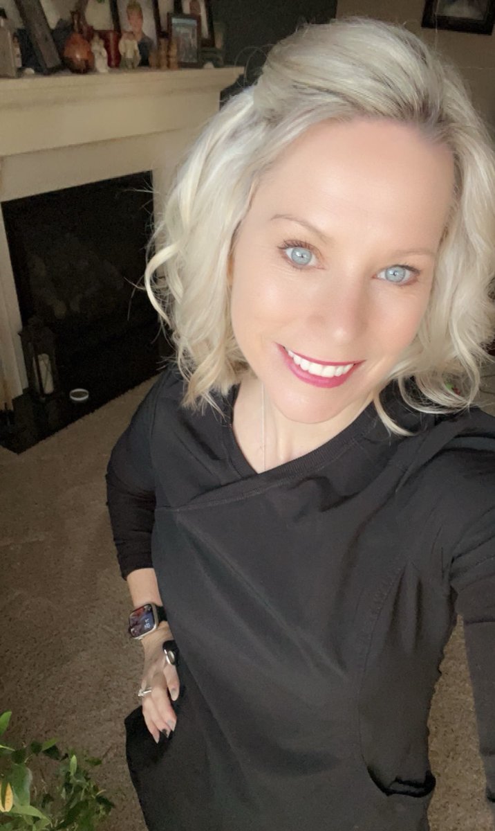 Fridays are for Friends!   Happy Friday Friends!  Got an extra pep in my step ( day 2 after a killer leg day😂) and extra curl in my hair!  Let’s fucking wrap this week up with class and pose!  Stop in and say Hey on your way! 👋🏻👋🏻👋🏻 ohhhh, Heyyyyyyyy👋🏻👋🏻👋🏻