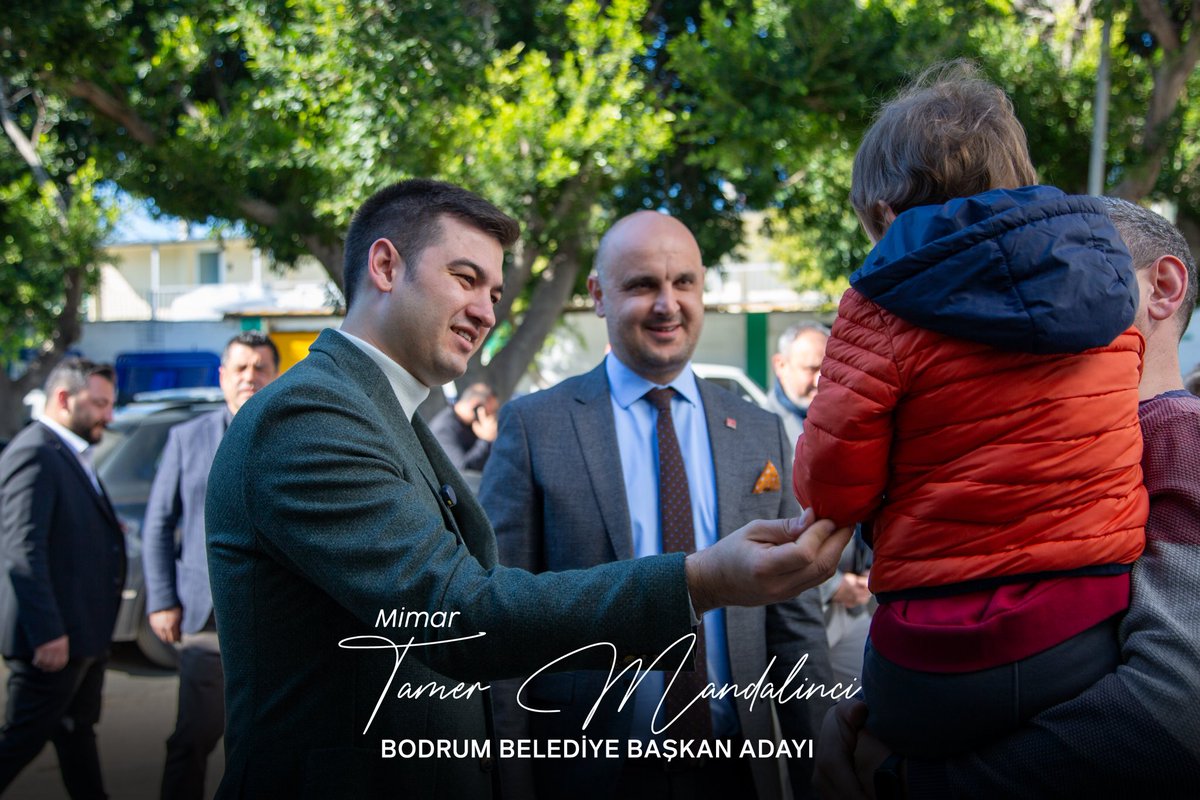 Bazen küçük dokunuşlarıyla hayatımızı kolaylaştıran ve bizleri mutlu eden sanayi esnafımızla bir araya geldik.
Küçük büyük bütün problemlerini yaşadıkları sorunları dinledik.
Sanayi esnafımıza, Bodrum Belediyesi ve Tamer Mandalinci olarak her daim yanlarında olacağımın sözünü