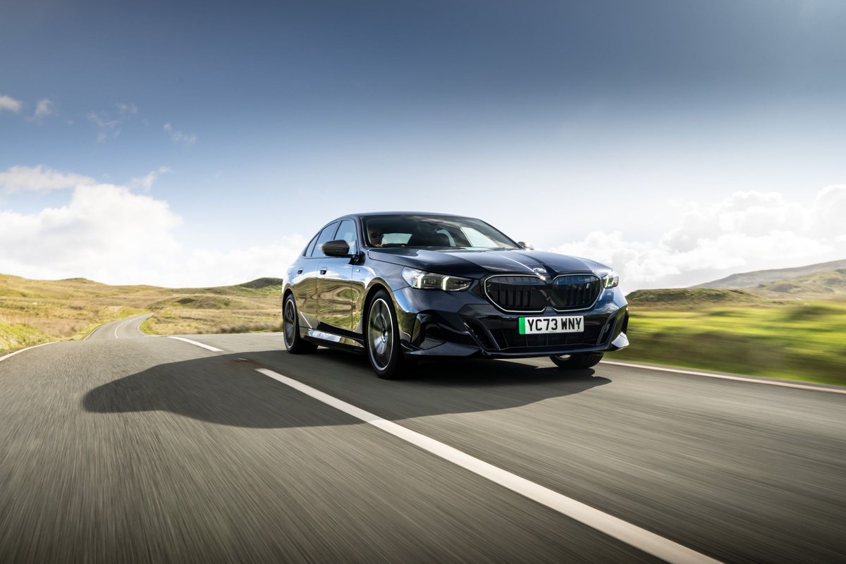 motormatchcars's tweet image. Check out our blog review on the BMW 5 series, where we dive deep into all of its amazing features and performance
Don&apos;t miss out on learning more about this luxury vehicle🤓👉 ecs.page.link/y3M73

#BMW5Series #LuxuryCars #BlogReview #CarEnthusiast #PowerAndStyle