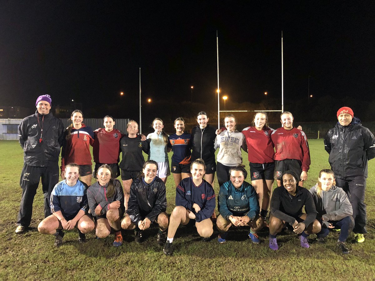 Great skills session with @UCCWomensRugby on Wednesday night working on Ball Carry & Evasion the energy was 💪 Thanks to Maeve & Team for having us @WillieShubart @MunsterWomen @Munsterrugby @ken_imbusch @Rosemary3Brown